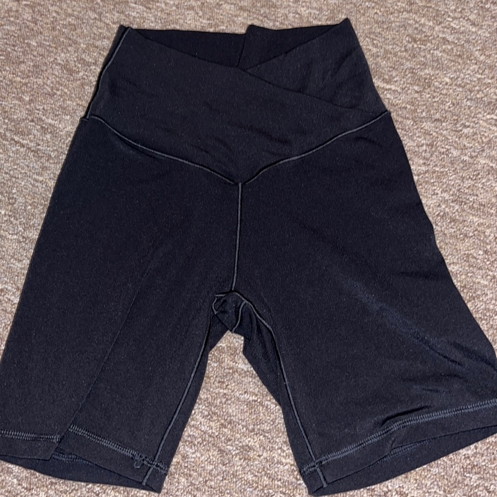 Offline by Aerie 7inch crossover bike short
